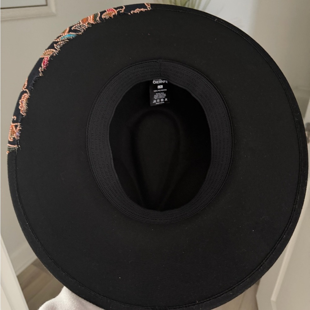 Hat- flat brimmed felt, New never worn . Elastic easy fit on inside. - Picture 4 of 4